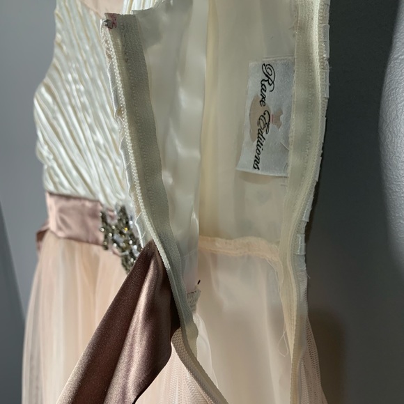 Girls Rare Editions size 12 in a beautiful light peach color. - Picture 11 of 11